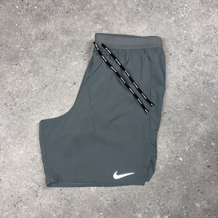 nk shorts - tech grey
