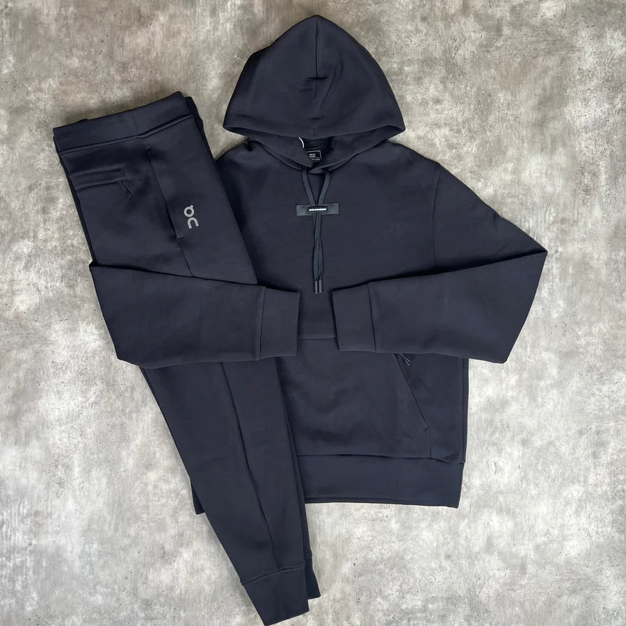 o n focus tracksuit - black