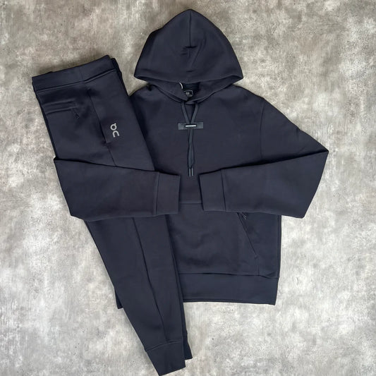O N FOCUS TRACKSUIT - BLACK