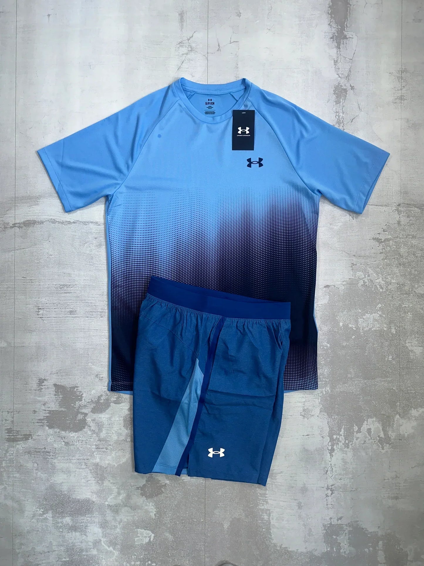 un arm blue fade short set